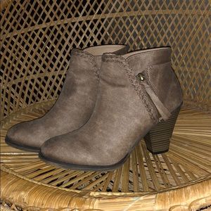 Tan Mia bootie size 7.5